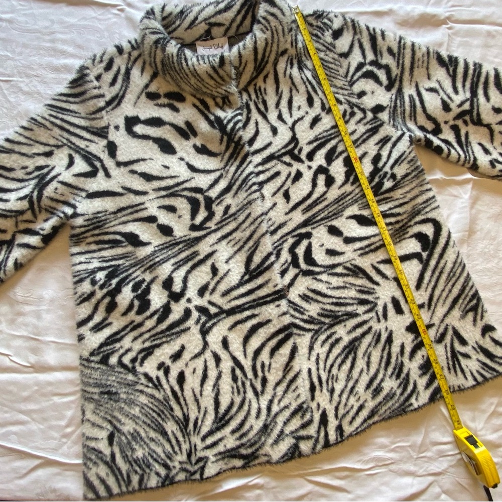 NWTs Joseph Ribkoff Black and White Animal Print Coat/Sweater Size L - Picture 6 of 8